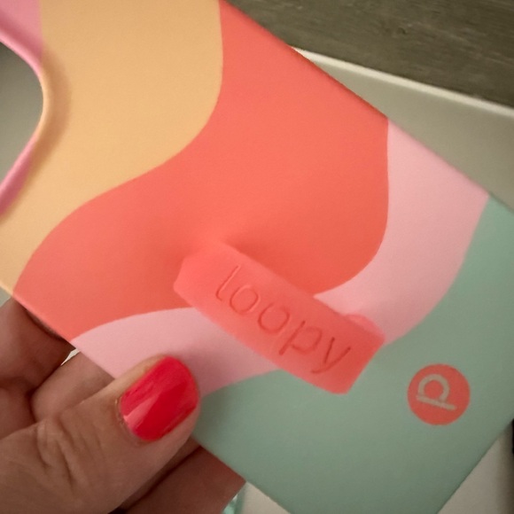 Loopy Case Multicolor Wave Design - Picture 2 of 2